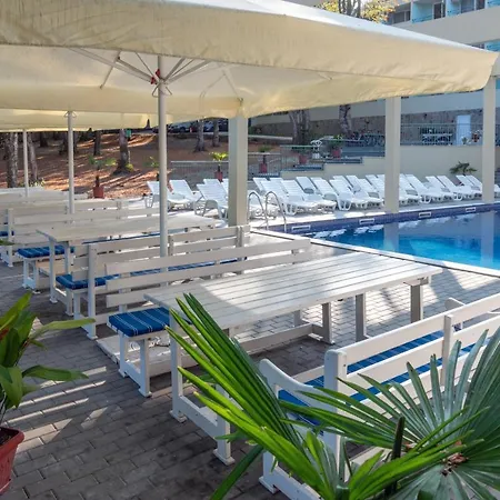Ariana Hotel 3*
