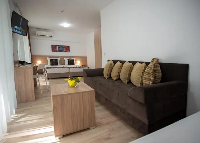 Готель Ariana 3*