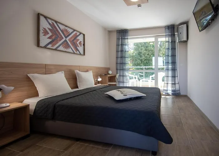 Готель Ariana Китен