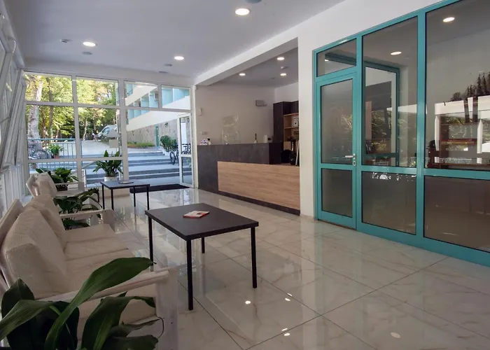 Ariana Готель Китен