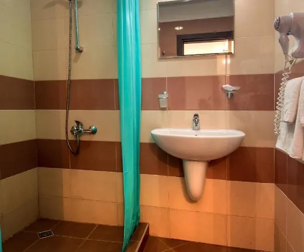 Ariana Готель Китен