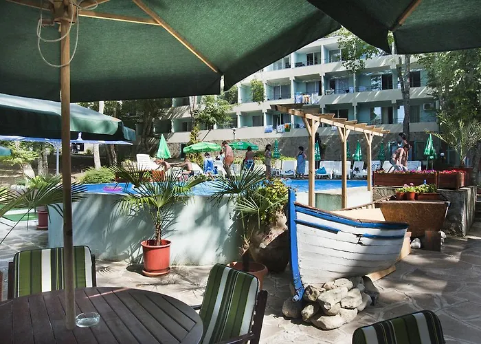 Ariana Готель Китен